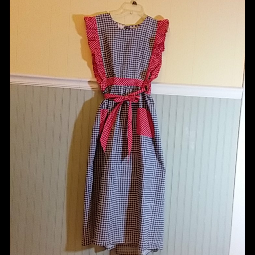 Adorable 70's Design House Pinaforte